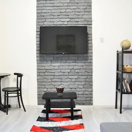 Modern & Historic Apartment บราติสลาวา ภายนอก รูปภาพ