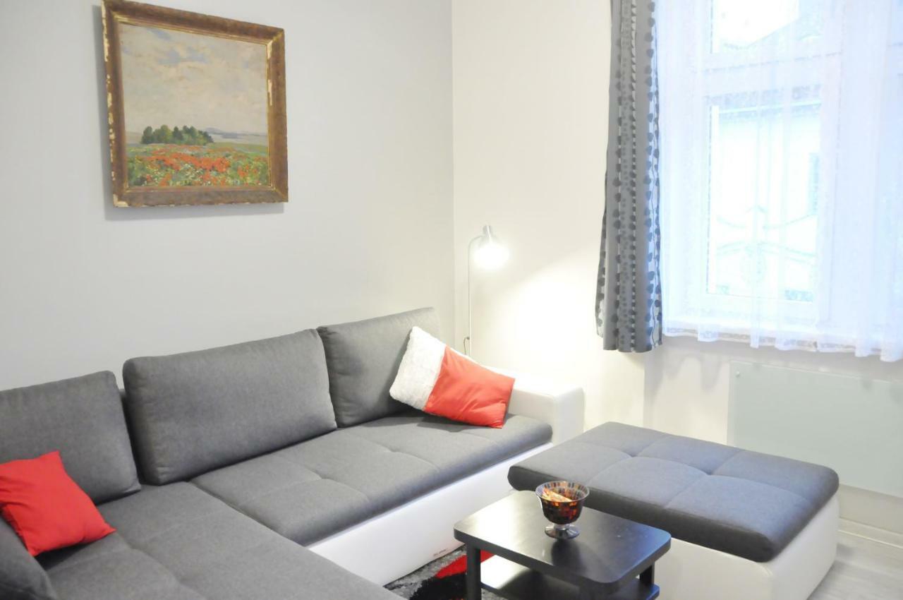 Modern & Historic Apartment บราติสลาวา ภายนอก รูปภาพ