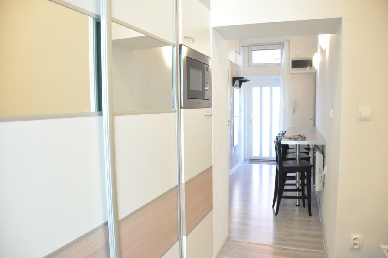 Modern & Historic Apartment บราติสลาวา ภายนอก รูปภาพ