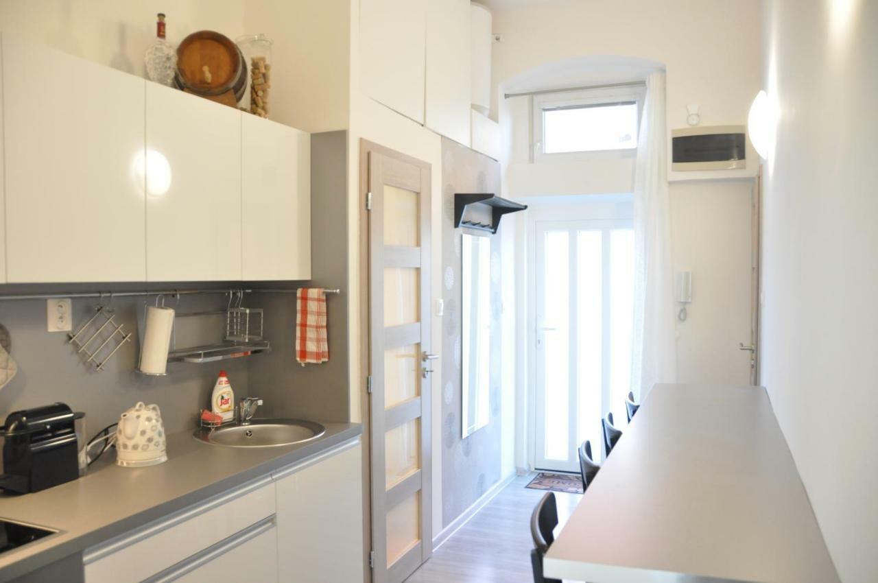 Modern & Historic Apartment บราติสลาวา ภายนอก รูปภาพ